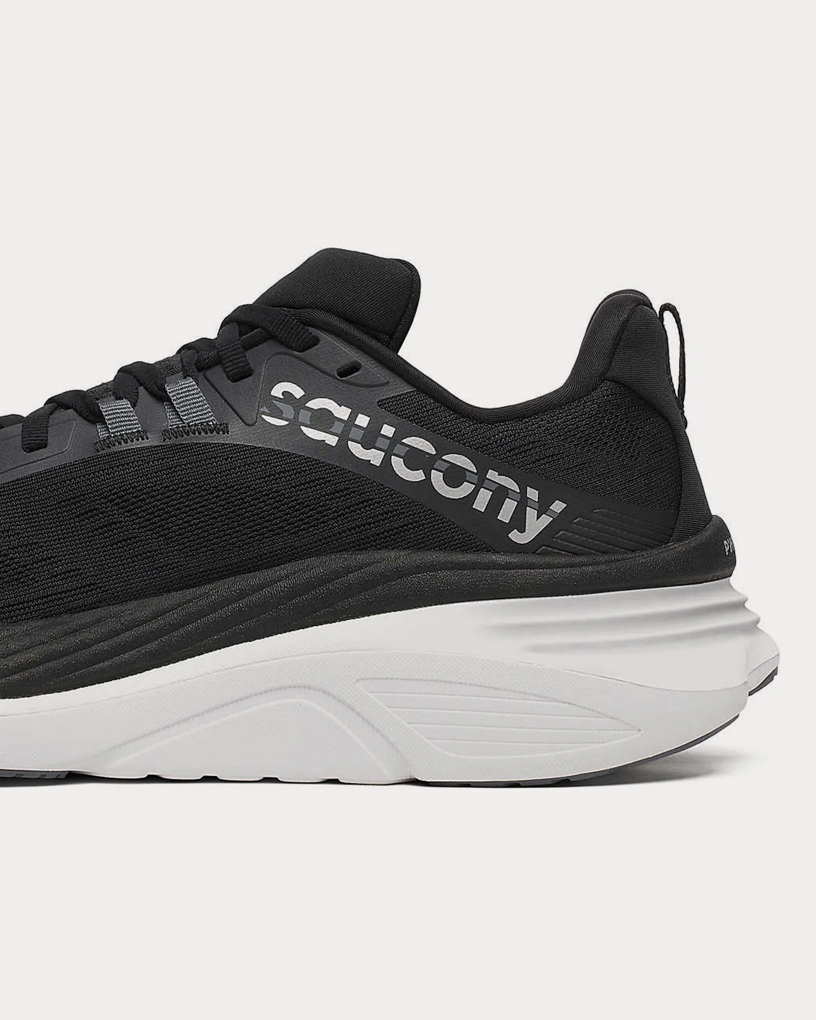 Hurricane 24 Black / Carbon Running Shoes