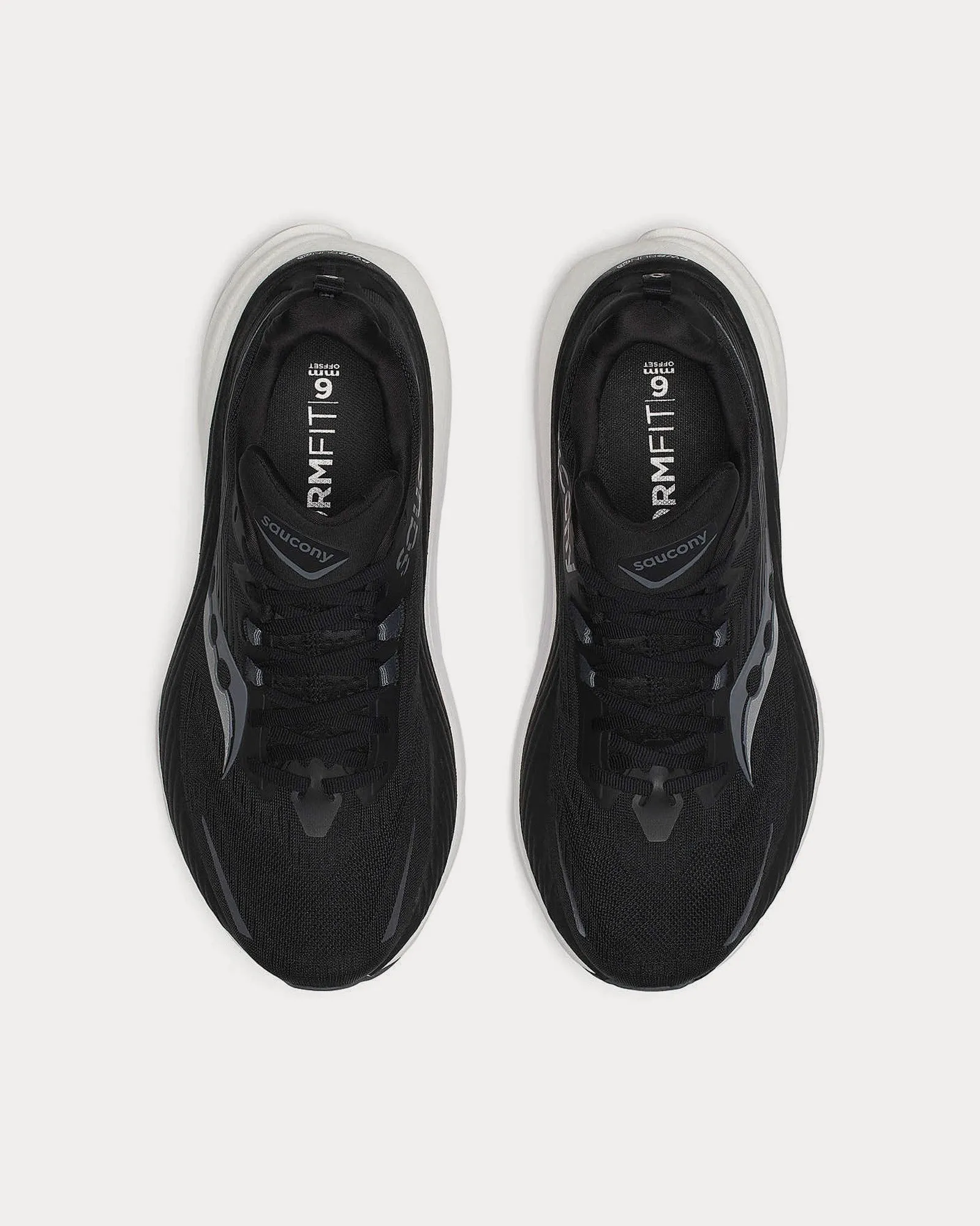 Hurricane 24 Black / Carbon Running Shoes