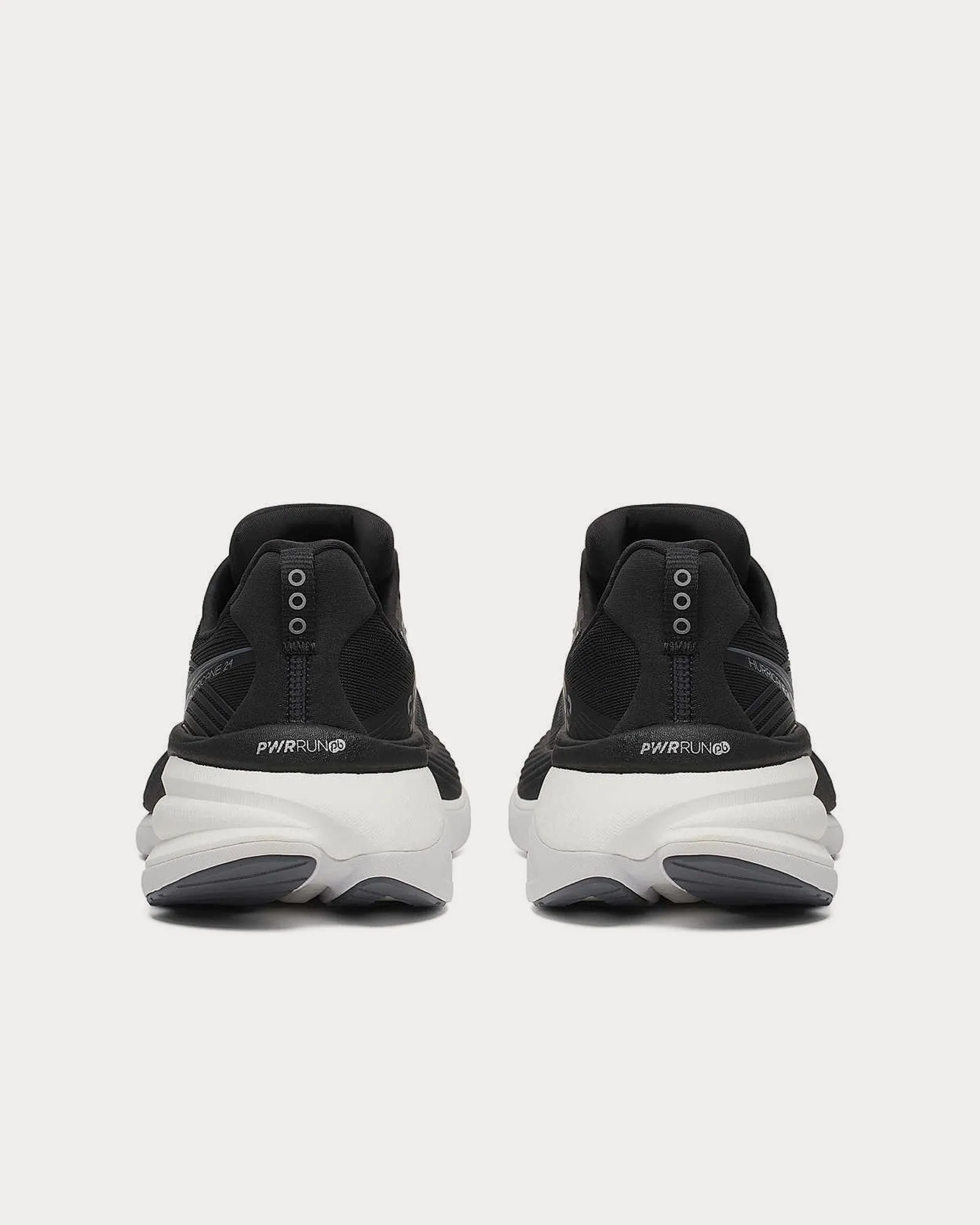 Hurricane 24 Black / Carbon Running Shoes